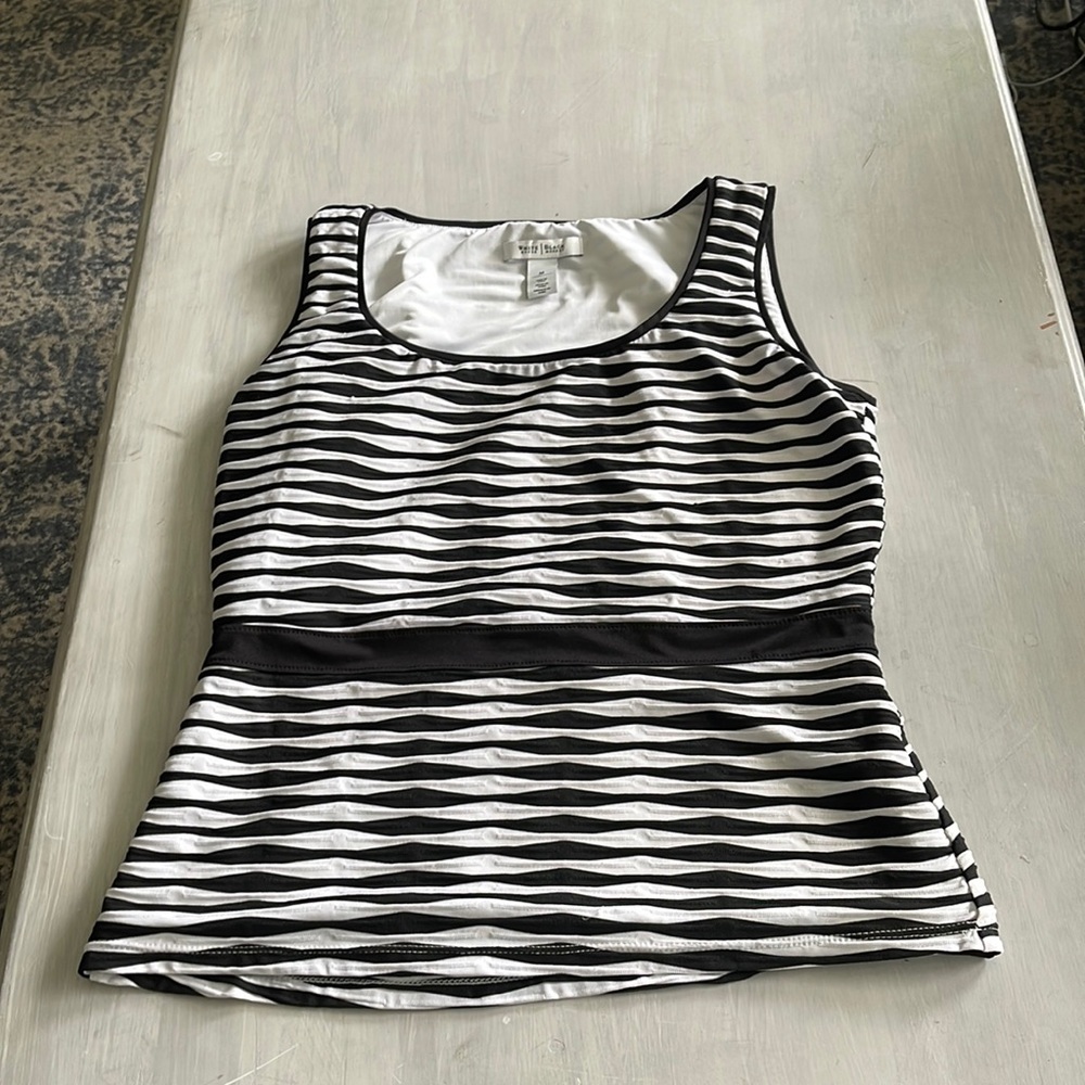 Sleeveless dress shirt